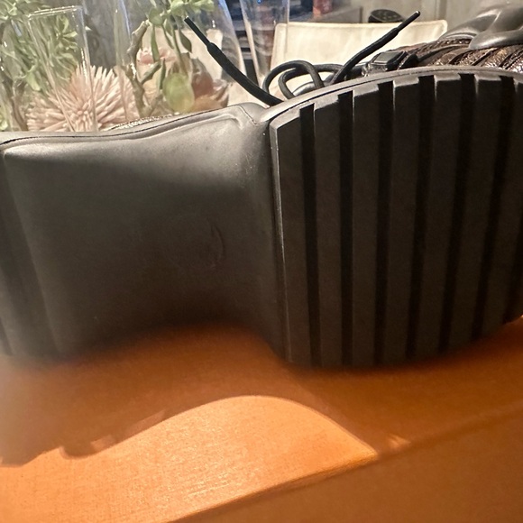 Louis Vuitton trainers - Picture 2 of 9